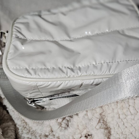 Glossy White Crossbody – Star Strap, Vertical Zip, Vintage Premium Streetwear - Picture 4 of 6